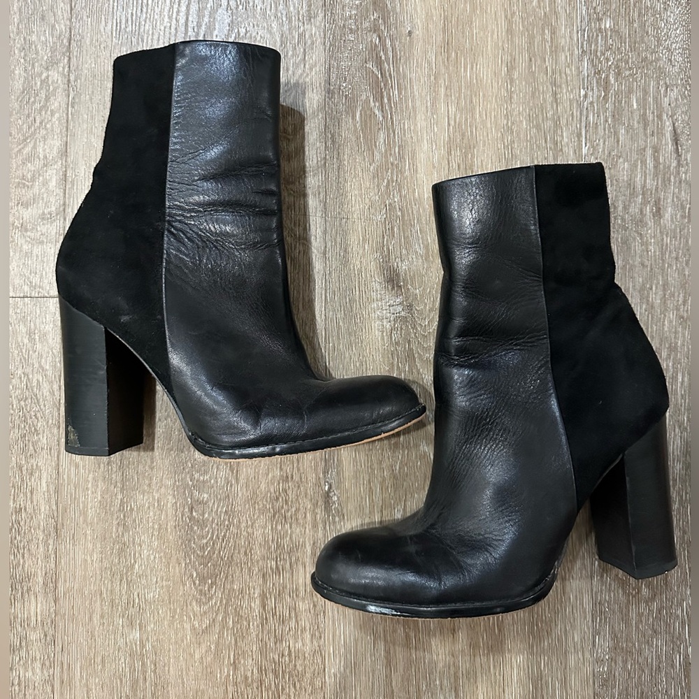 Black heeled boots